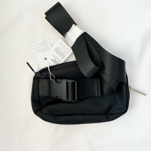 NEW Lululemon OG Black Everywhere Belt Bag - Picture 6 of 8